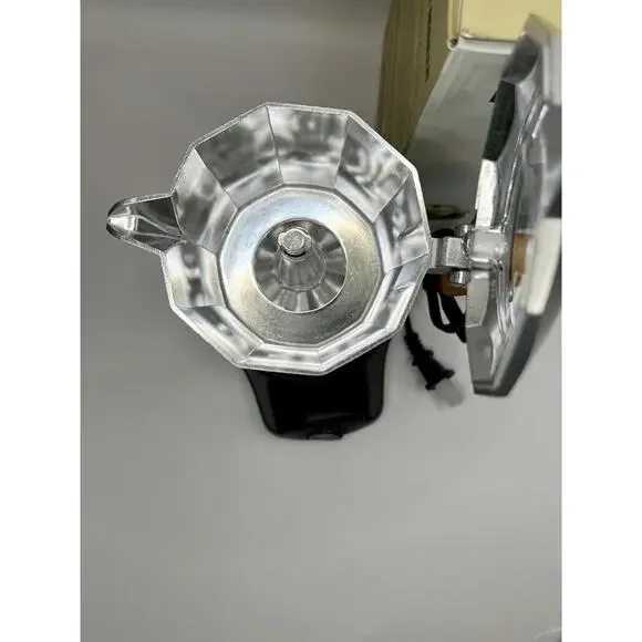 Electric Moka Pot Espresso Maker 6-Cup (300ml) Portable with Detachable Base - Picture 3 of 9